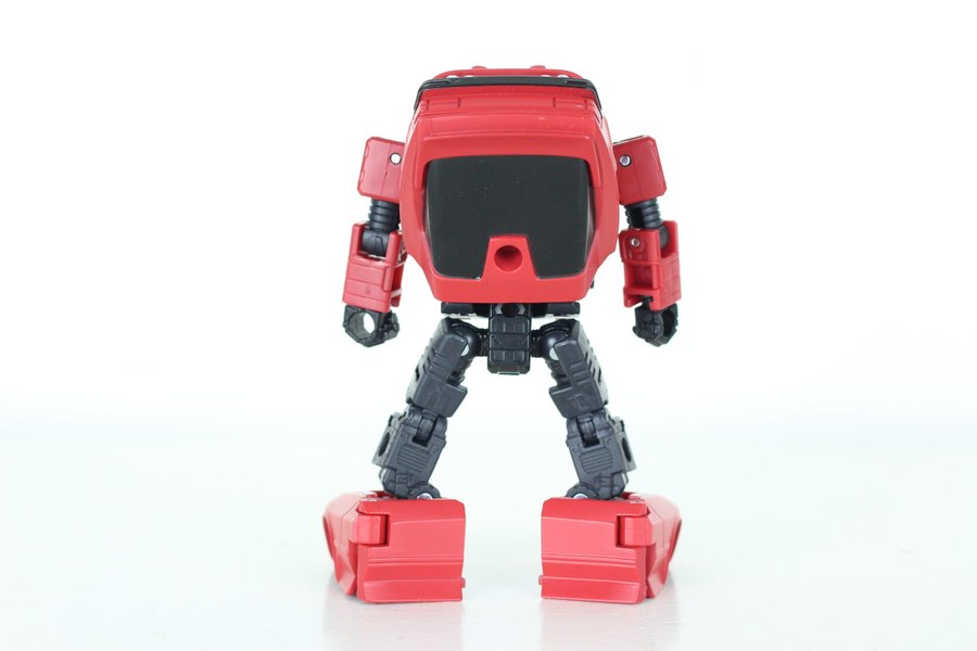 Earthrise Cliffjumper In Hand Photos And More Size Comparisons 04 (4 of 12)